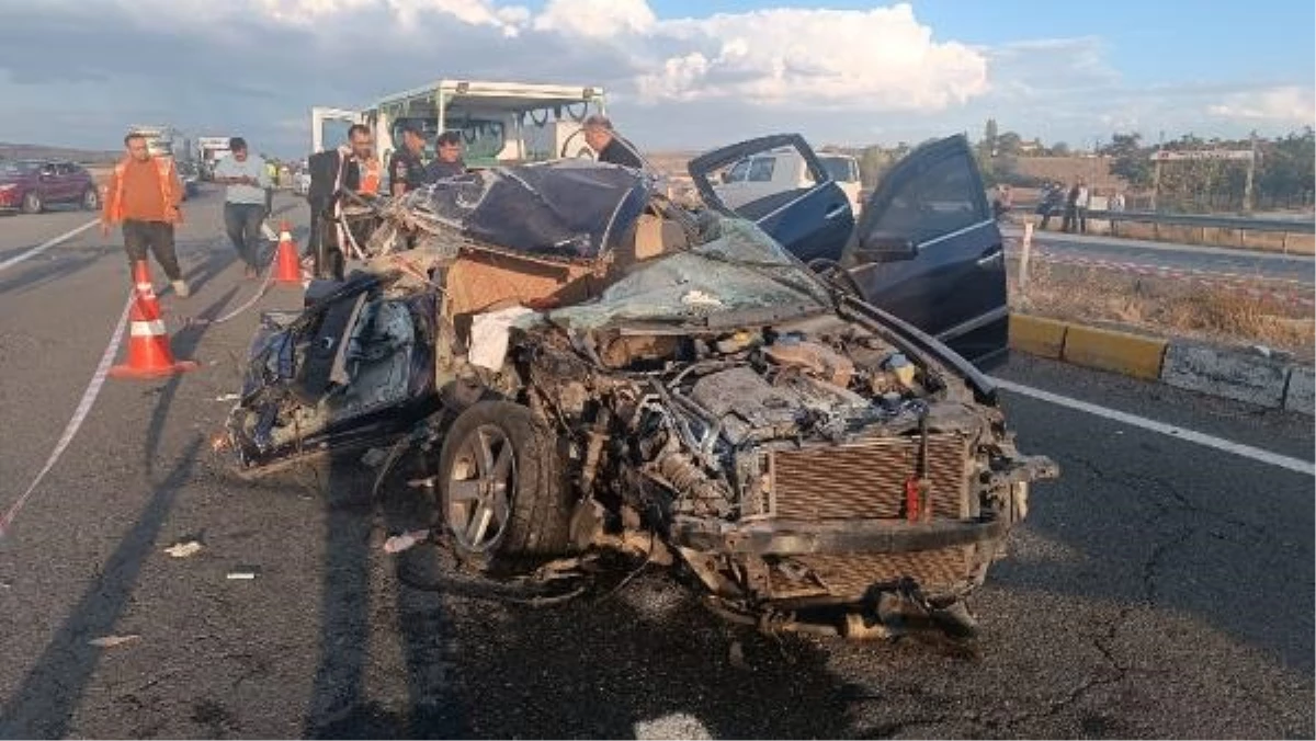 Kırıkkale\'de kavşak kazasında 2 kişi hayatını kaybetti