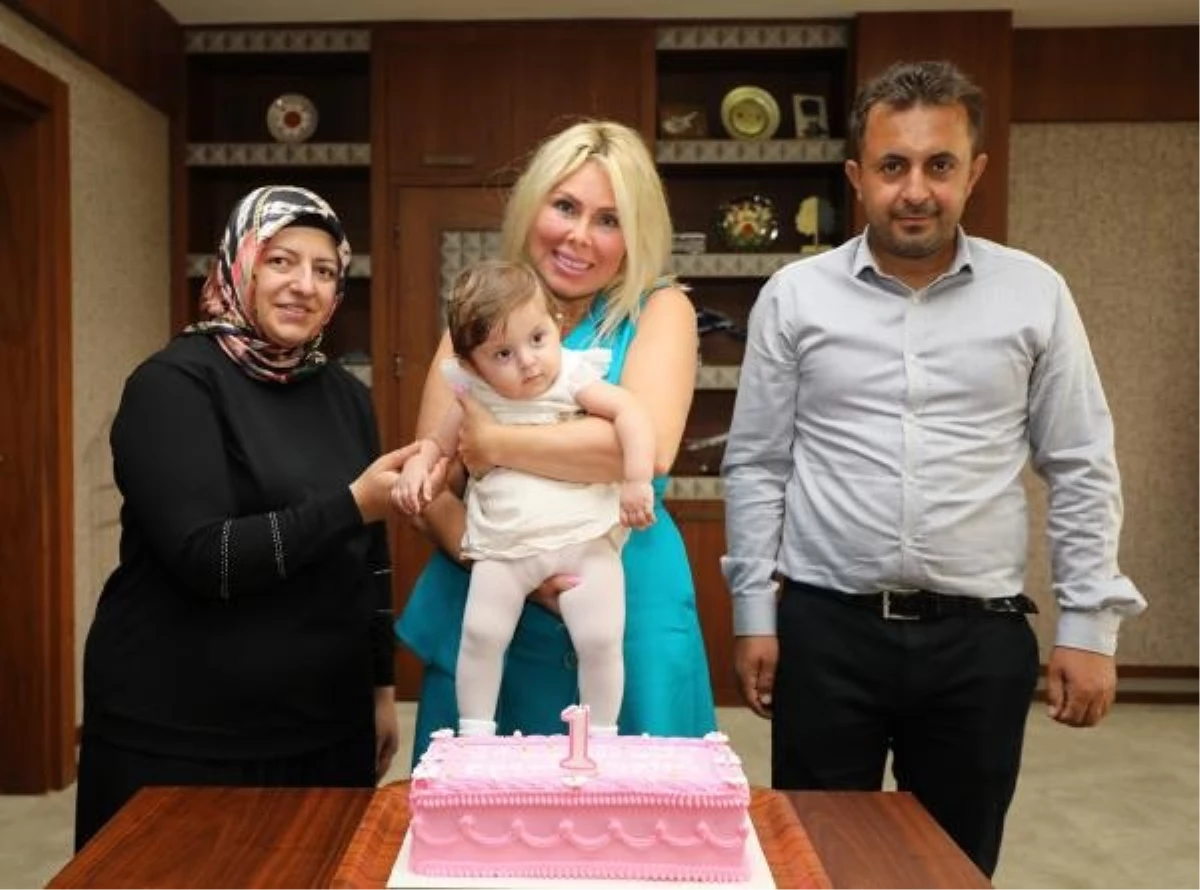 Türkiye\'de 2. Rahim Nakliyle Dünyaya Gelen Bebek 1 Yaşına Girdi