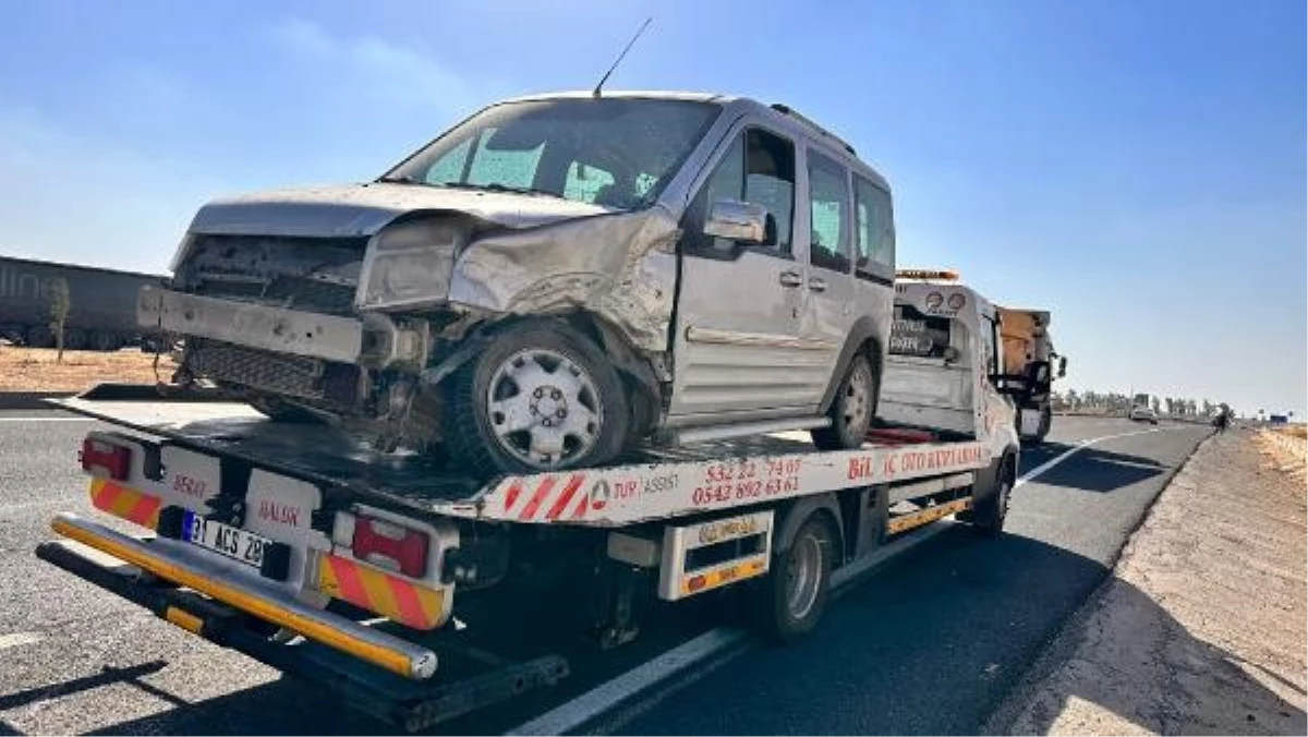 Nusaybin\'de otomobil ile hafif ticari araç çarpıştı: 6 yaralı