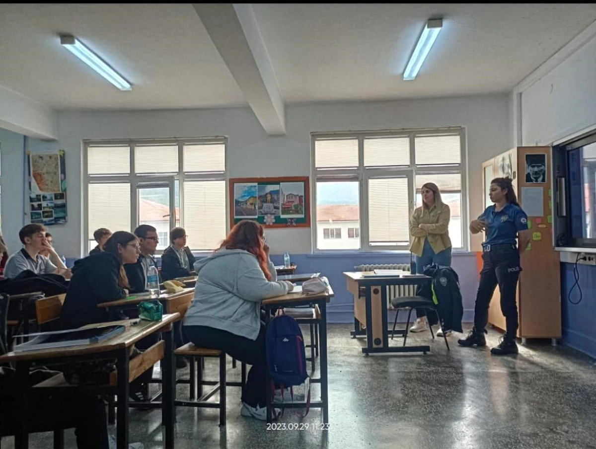 Sinop\'ta Atatürk Anadolu Lisesi\'nde trafik bilinci eğitimi düzenlendi