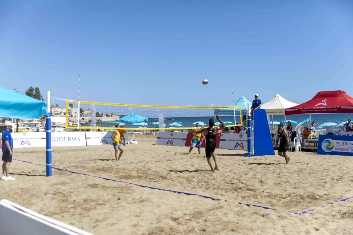 Mersin\'de Pro Beach Tour Plaj Voleybolu Etabı Başladı