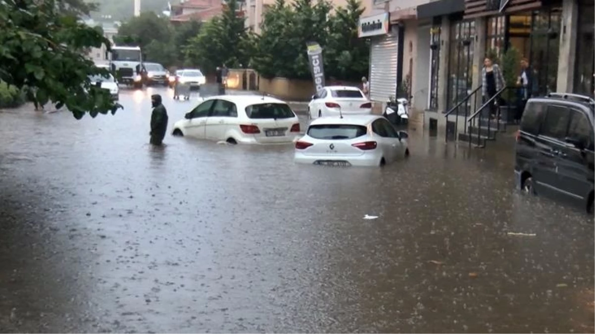 AKOM\'dan İstanbul için sağanak uyarısı: Saat 18.00\'den itibaren mecbur kalmadıkça trafiğe çıkmayın