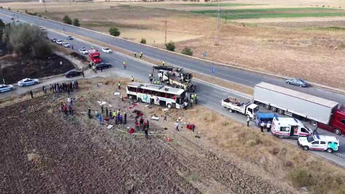 Amasya\'da Otobüs Kazasında 6 Kişi Hayatını Kaybetti