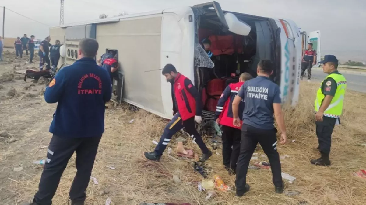 Amasya\'da yolcu otobüsü devrildi: 6 ölü, 35 yaralı