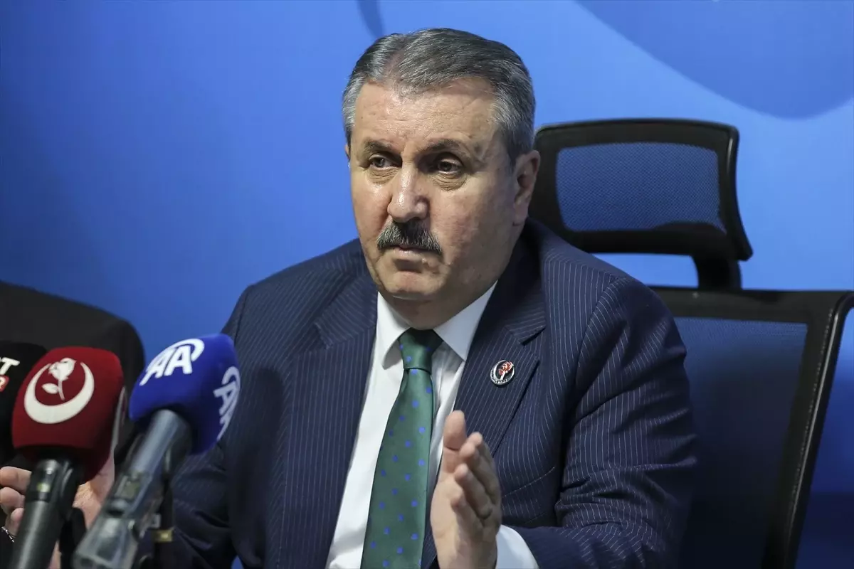 BBP Genel Başkanı Mustafa Destici, TBMM'de bekleyen kanun tekliflerini gündeme alınmasını istiyor