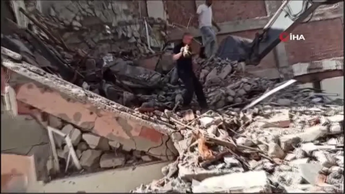 Bina enkazında mahsur kalan yavru kediyi itfaiye kurtardı