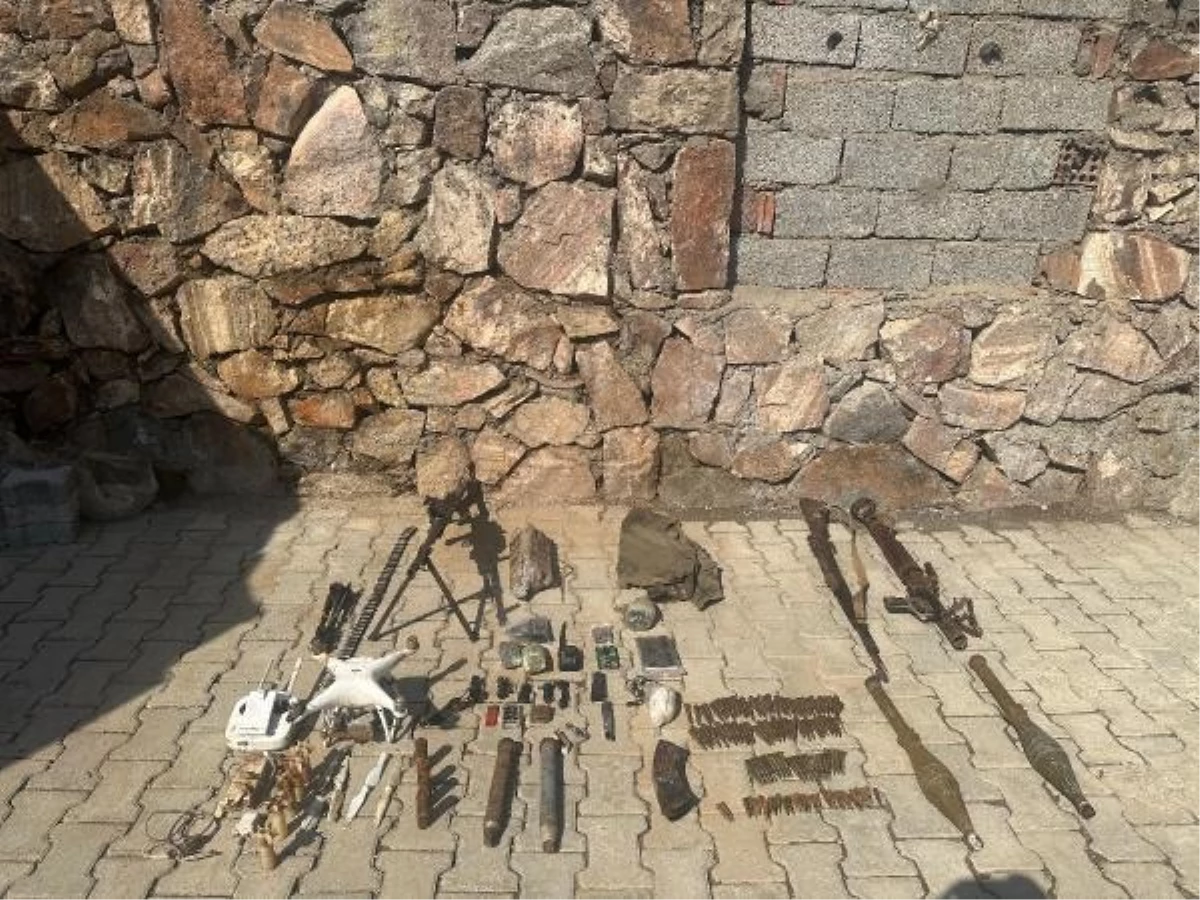 Bitlis\'te PKK\'ya yönelik operasyonda çok sayıda silah ve mühimmat ele geçirildi