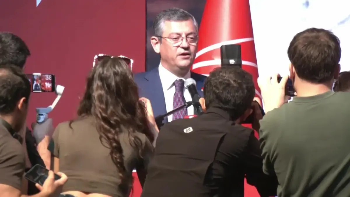 CHP Kocaeli İl Kongresi... Özgür Özel: "Kalkın Ayağa, Bu Partiyi Kaldırın Ayağa. Ben Size İnanıyorum, Size Güveniyorum.