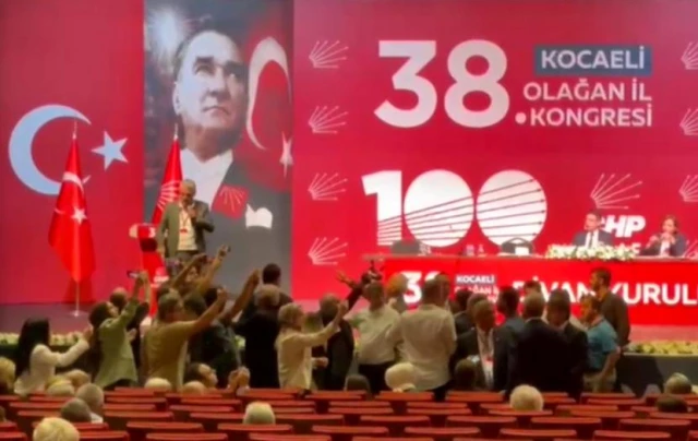 CHP'de kavgasız kongre geçmiyor: Küplere binen milletvekili, eski başkana demediğini bırakmadı