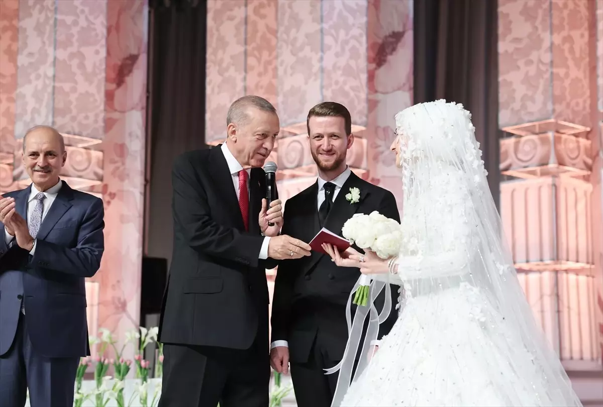 Cumhurbaşkanı Erdoğan yeğeninin nikah merasimine katıldı