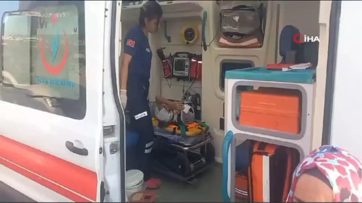 Edremit\'te Kırmızı Işıkta Otomobilin Otobüse Çarpması Sonucu 1 Kişi Yaralandı