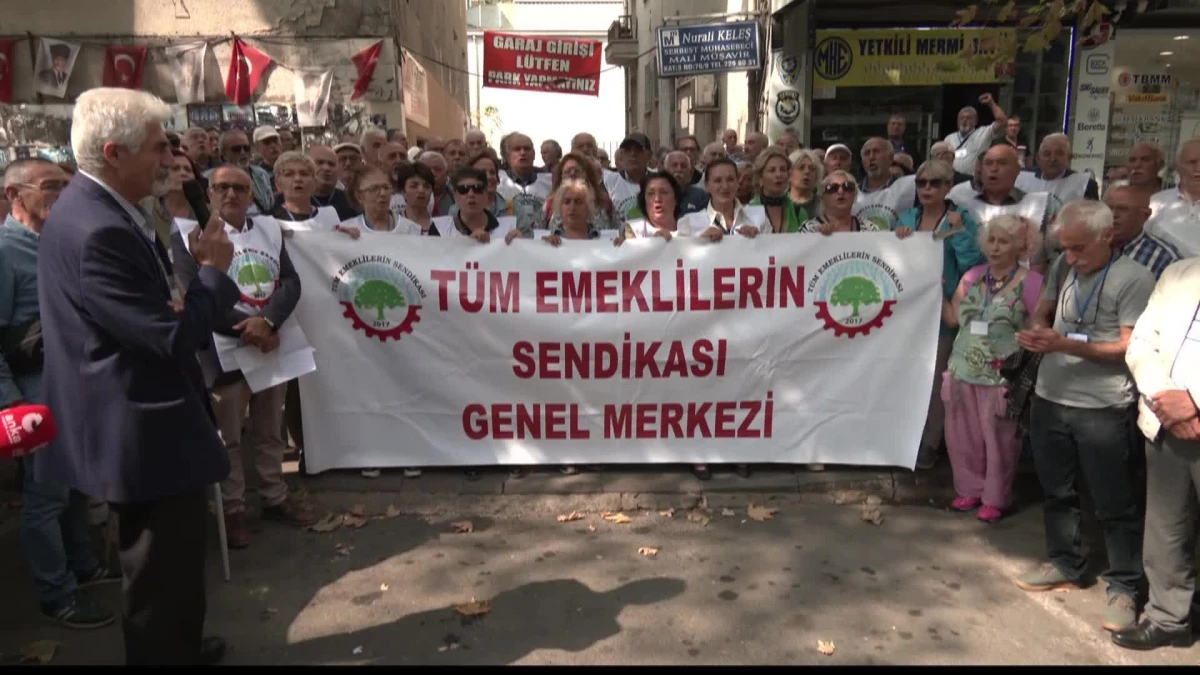 Emekliler, Ankara\'da Maaşlarını Protesto Etti: "Bize Umut Değil, Ekmek Lazım. Bize İnsanca Yaşanacak Gelir Lazım"