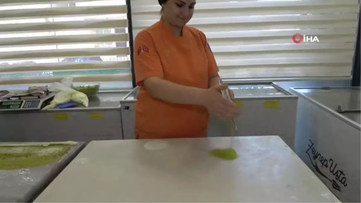 Adanalı tatlıcı, geleneksel katmeri çeşitlendirmek için \'waffle katmer\' yaptı