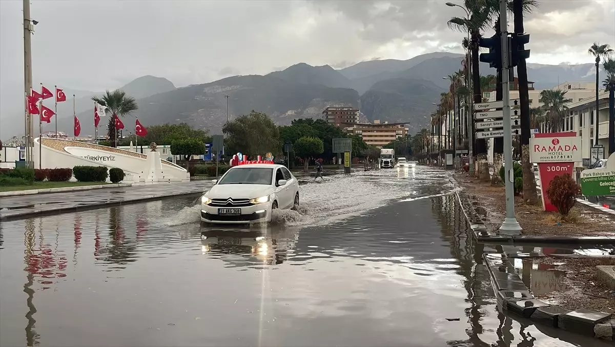 Hatay Dörtyol\'da sağanak etkili oluyor