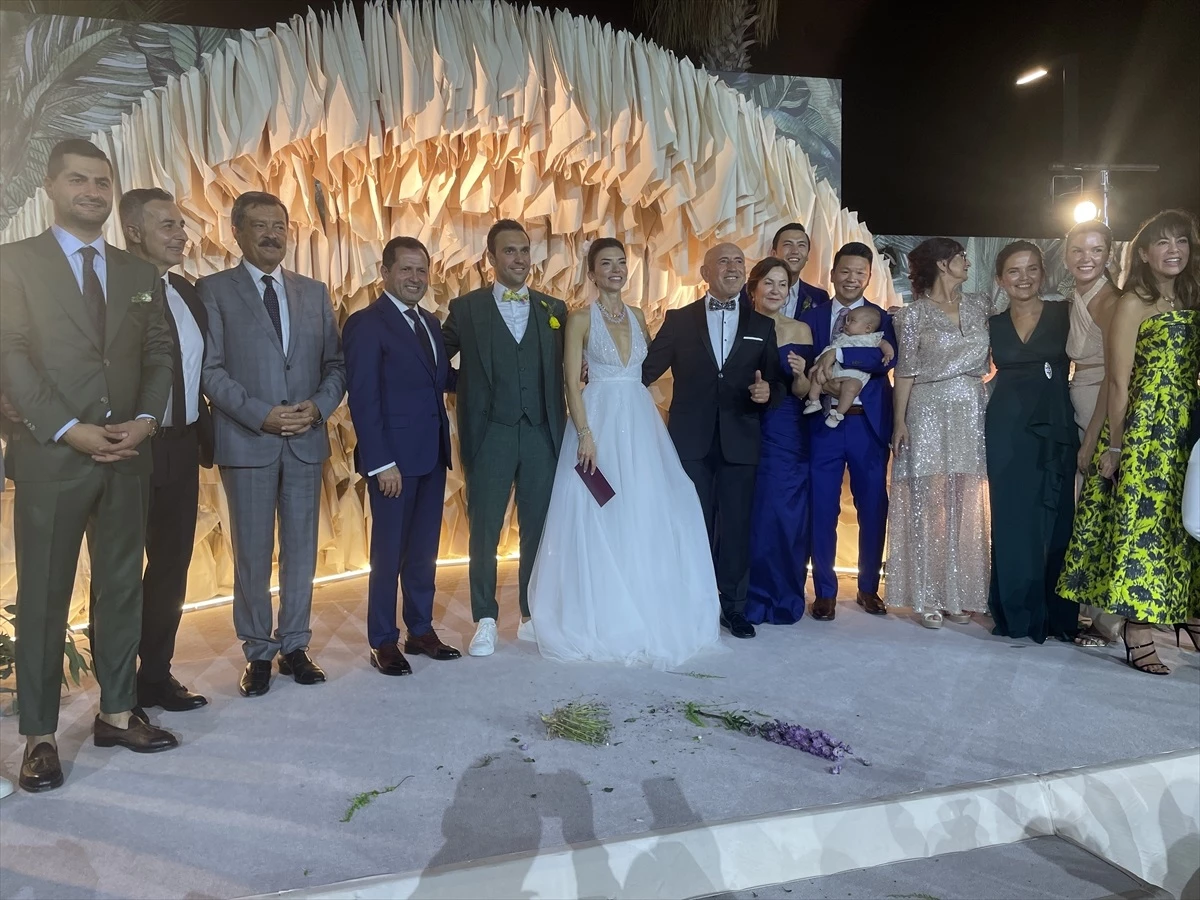 Şahinler Holding Yönetim Kurulu Başkanı Kemal Şahin\'in oğlu Deniz Şahin ile Naz Ünal evlendi