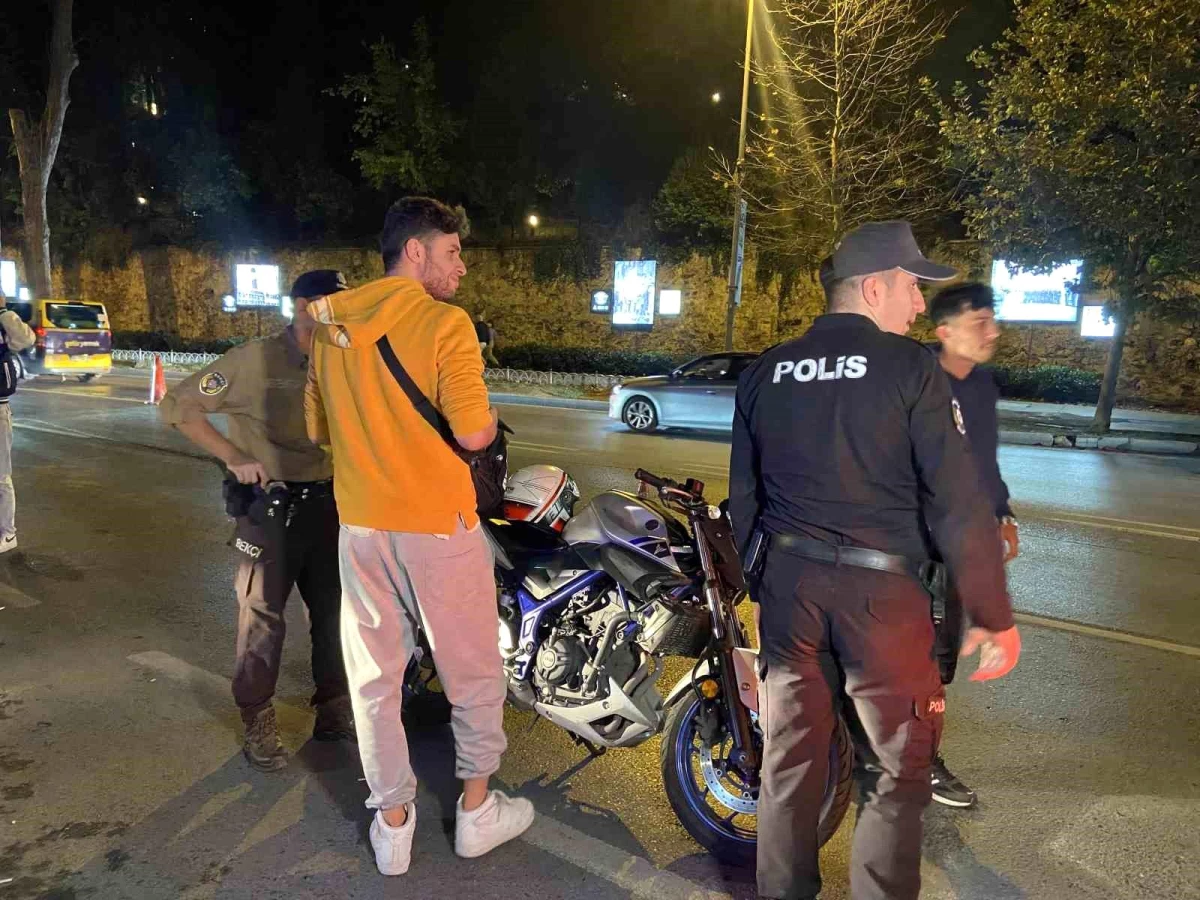 İstanbul\'da motosikletli sürücülere yönelik polis denetimi yapıldı