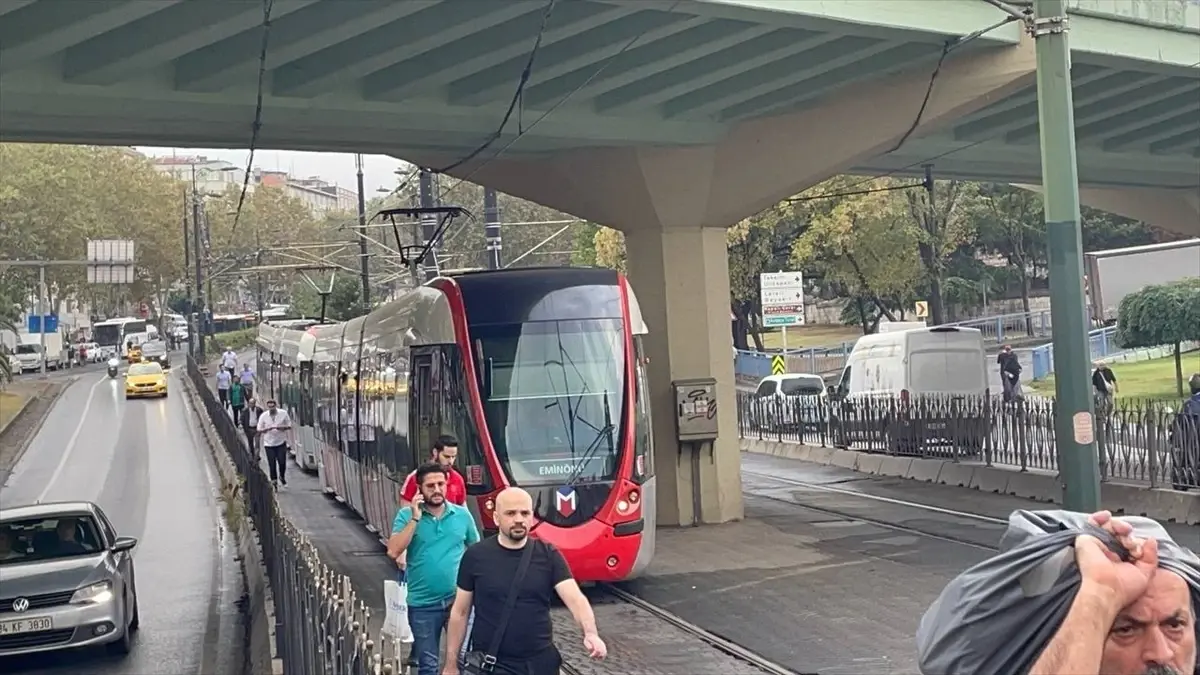 Kabataş-Bağcılar Tramvay Hattı\'nda Teknik Arıza Nedeniyle Seferlerde Aksamalar Yaşanıyor