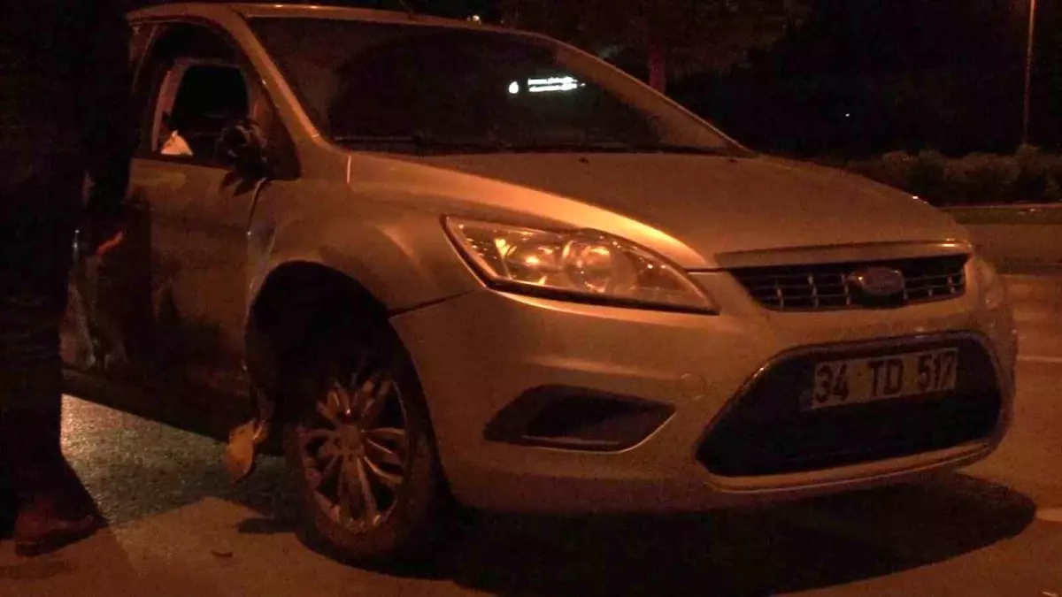 Kartal\'da Motosiklet ve Otomobil Çarpıştı: 2 Kişi Yaralandı
