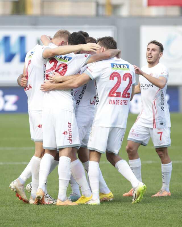 Kimse ne olduğunu anlayamadı! Antalyaspor, İstanbulspor'u 10 dakikada saf dışı bıraktı