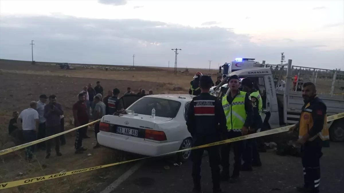 Niğde\'de Otomobil ve Kamyonet Çarpışması: 1 Ölü, 2 Yaralı