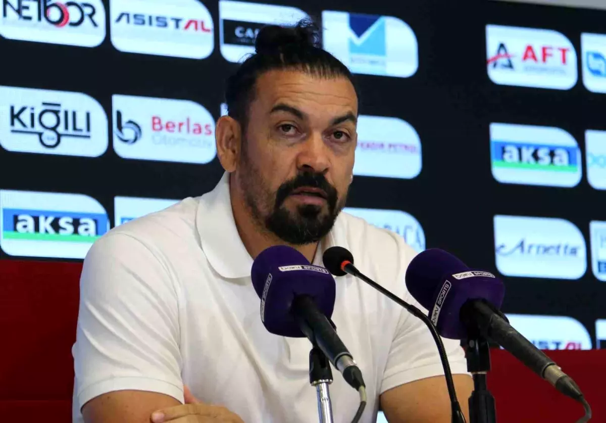 Sivasspor Teknik Direktörü Servet Çetin: \'Yapılması gereken her şeyi yaptık ama skoru alamadık\'