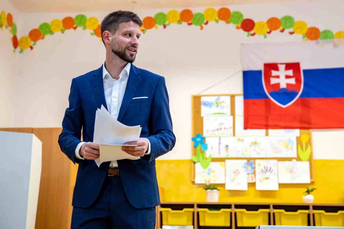 Slovakya\'da Erken Parlamento Seçimleri Başladı