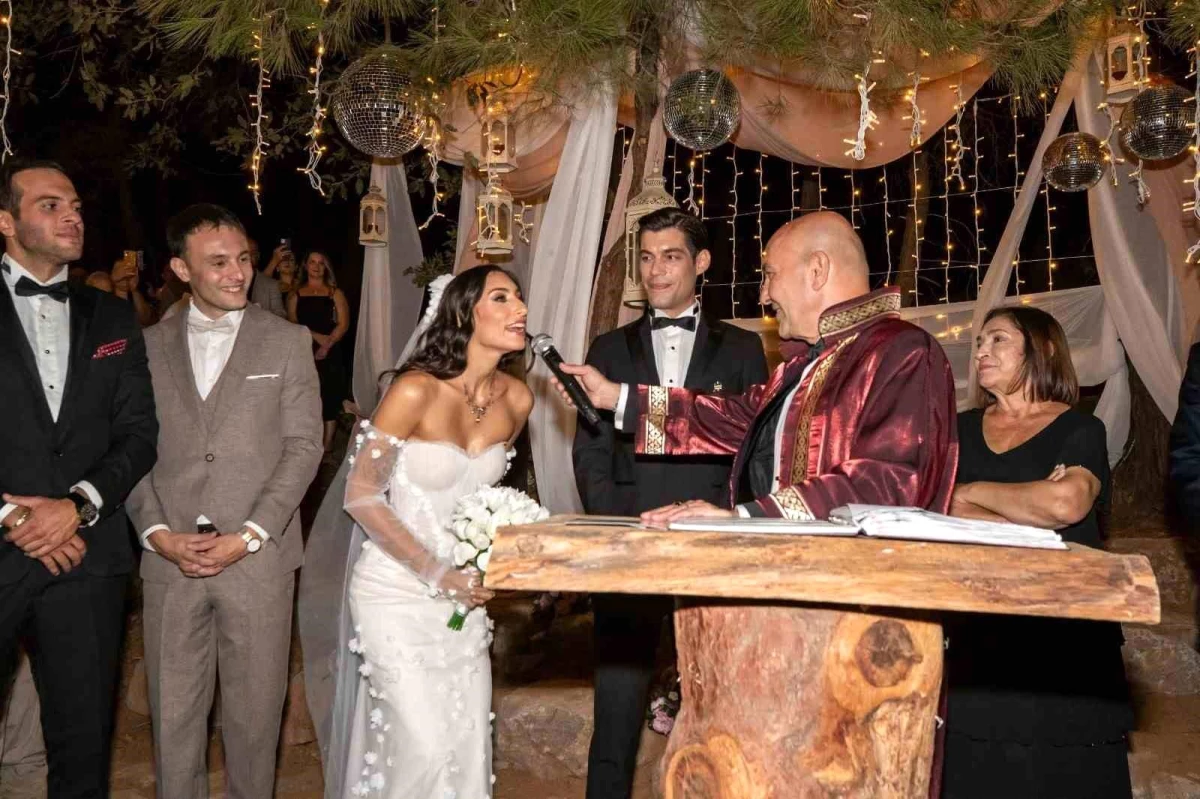 Kılıçdaroğlu, Tunç Soyer\'in kızının nikah törenine katıldı