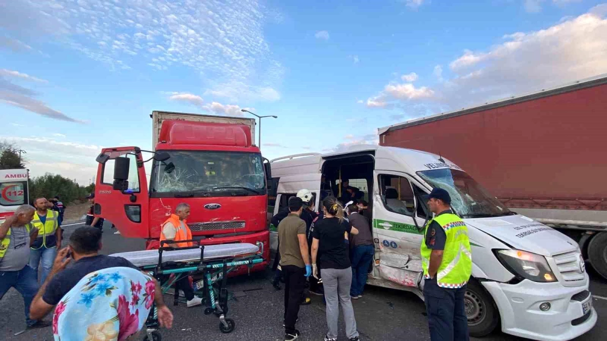 Tekirdağ\'da yolcu minibüsüyle kamyon çarpıştı: 6 yaralı