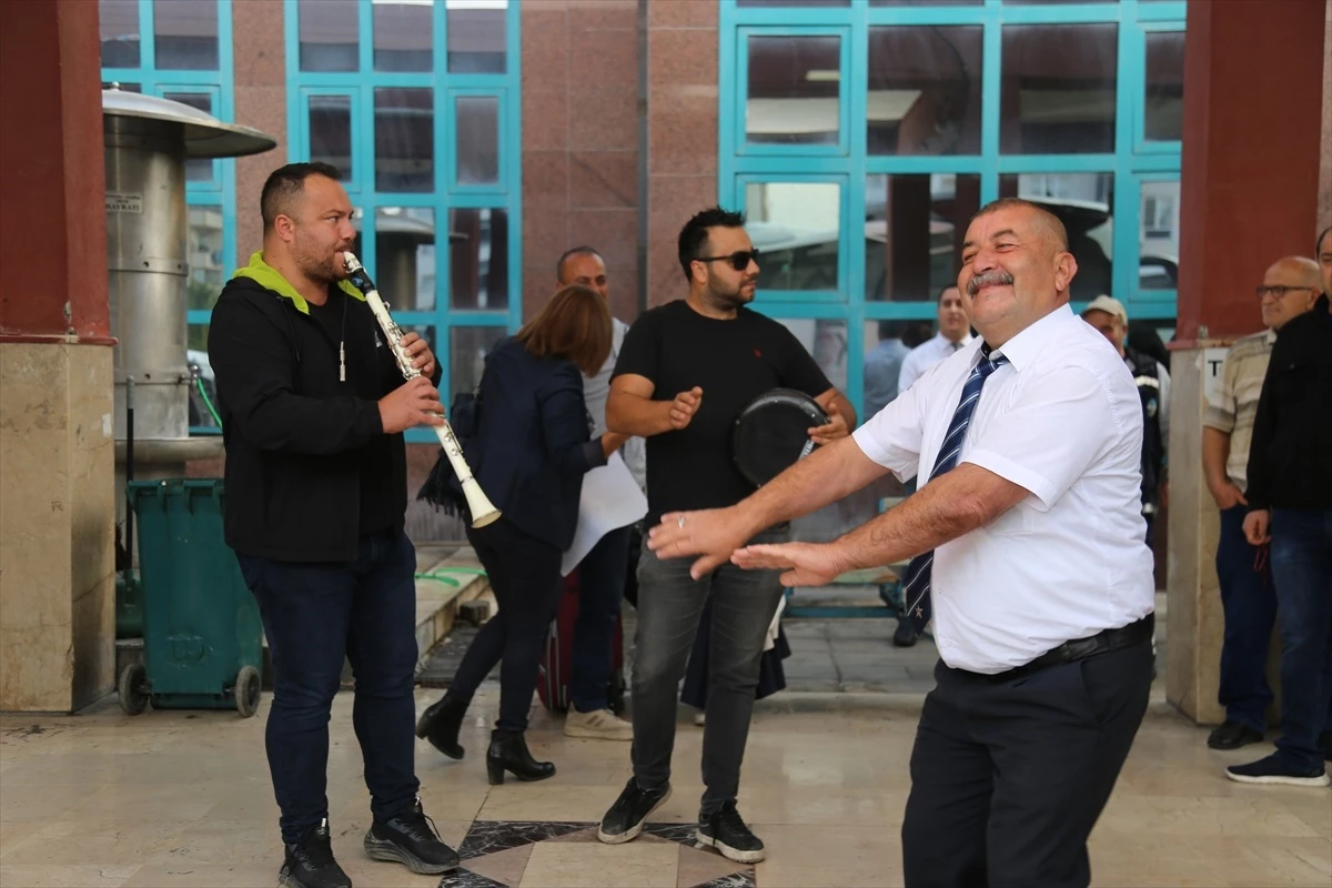 TOGÜ öğrencileri klarnet ve darbuka eşliğinde karşılandı