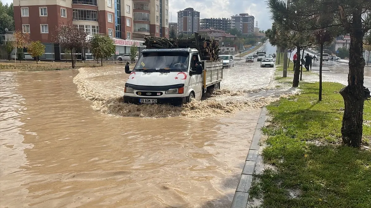 Yozgat\'ta sağanak hayatı olumsuz etkiledi