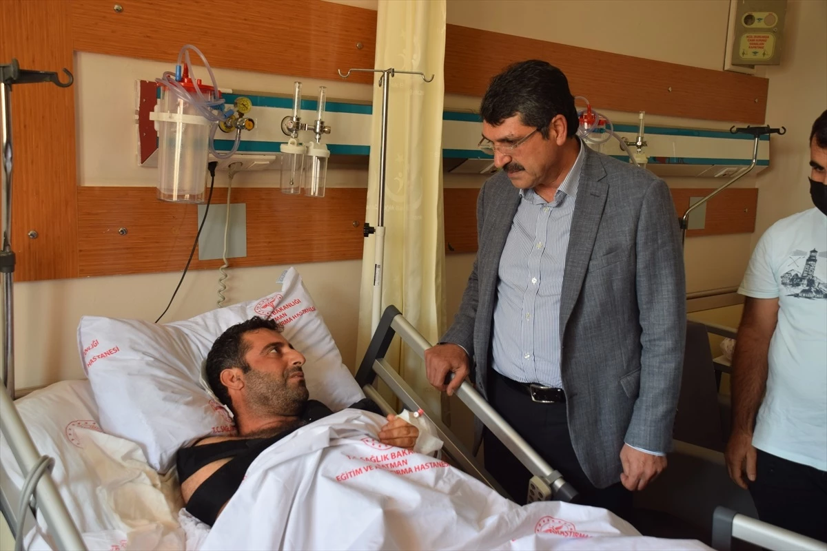 AK Parti Milletvekili Ferhat Nasıroğlu, Batman Eğitim ve Araştırma Hastanesinde Hastaları Ziyaret Etti