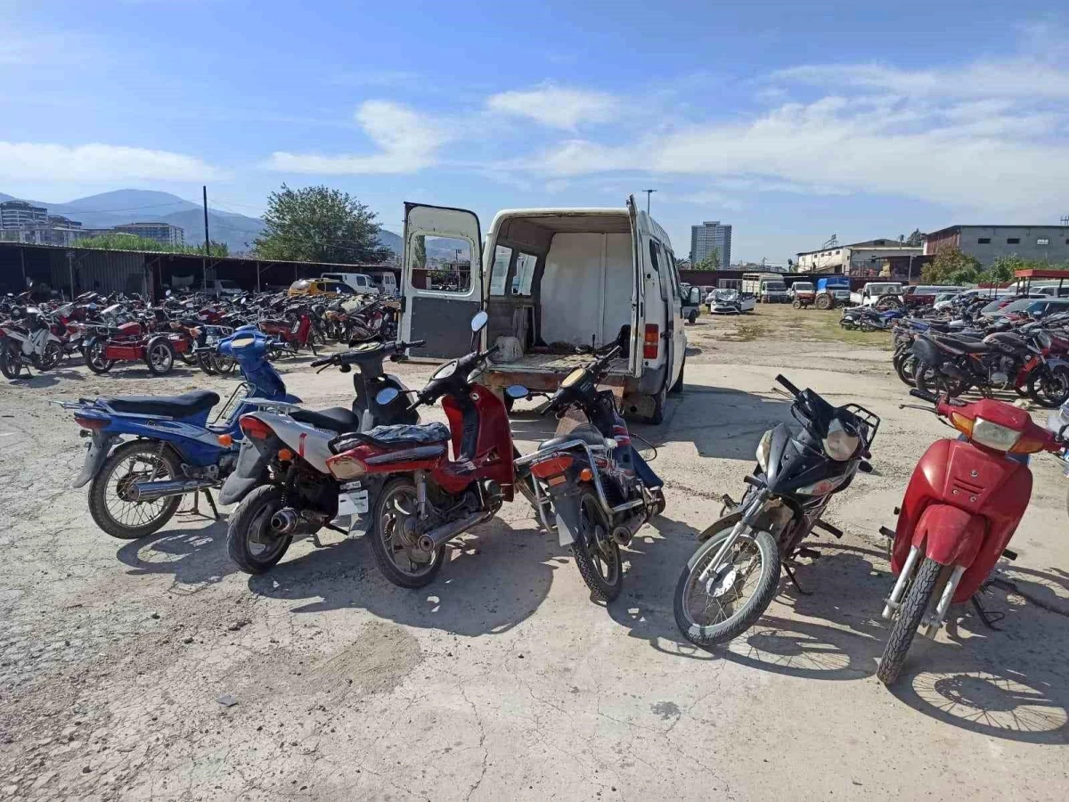Alaşehir\'de Jandarma Operasyonunda 17 Motosiklet Ele Geçirildi