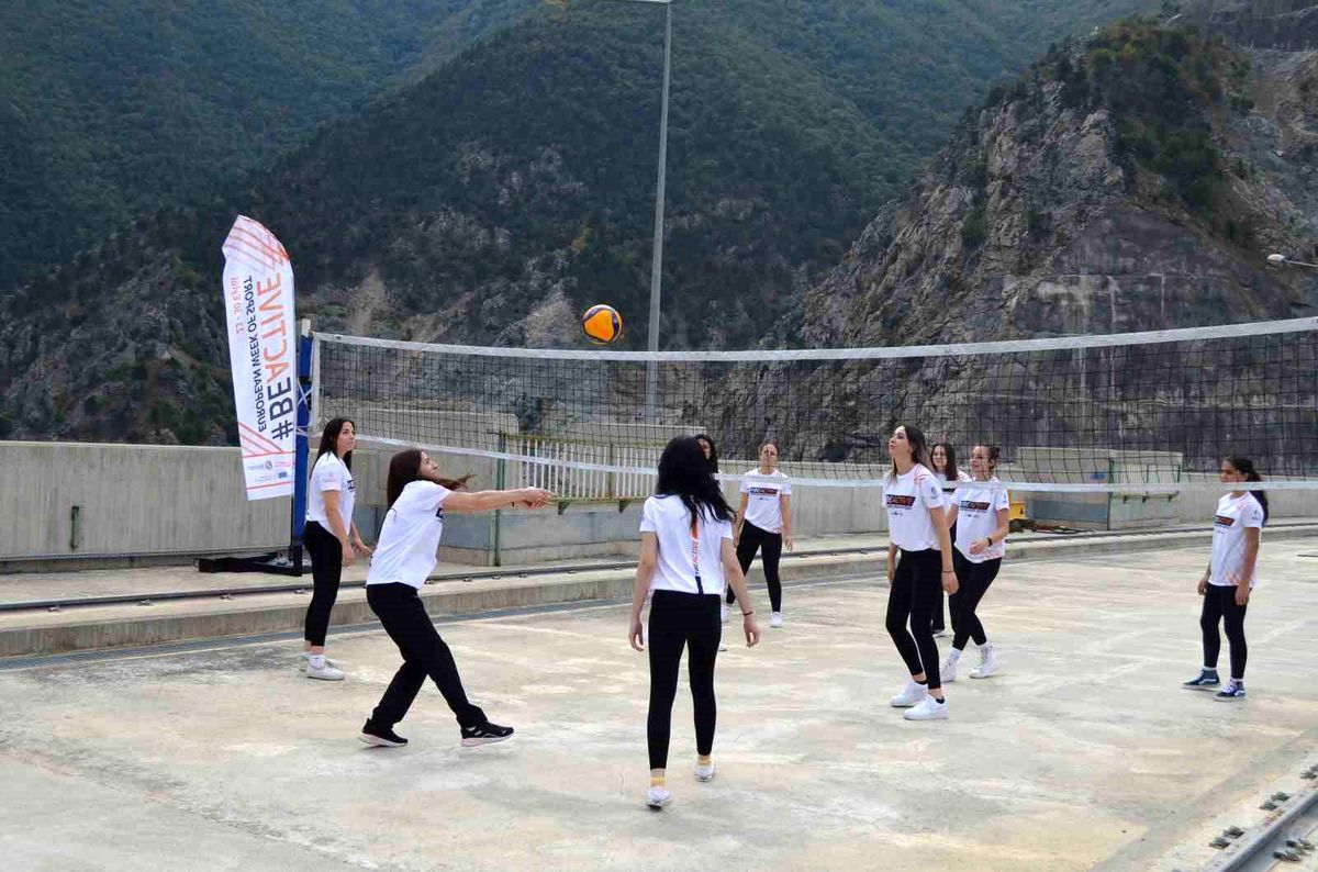 Artvinspor Kadın Voleybol Takımı Deriner Barajı\'nda Voleybol Oynadı