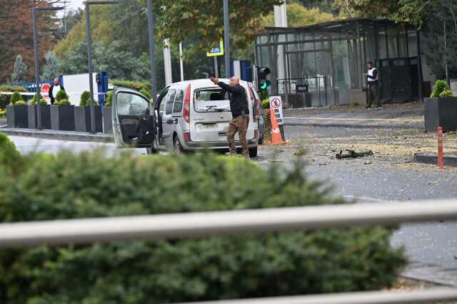 Bombalı saldırı girişiminde bulunulan İçişleri Bakanlığı bölgesinden ilk görüntüler geldi Bombalı saldırı girişiminde bulunulan İçişleri Bakanlığı bölgesinden ilk görüntüler geldi