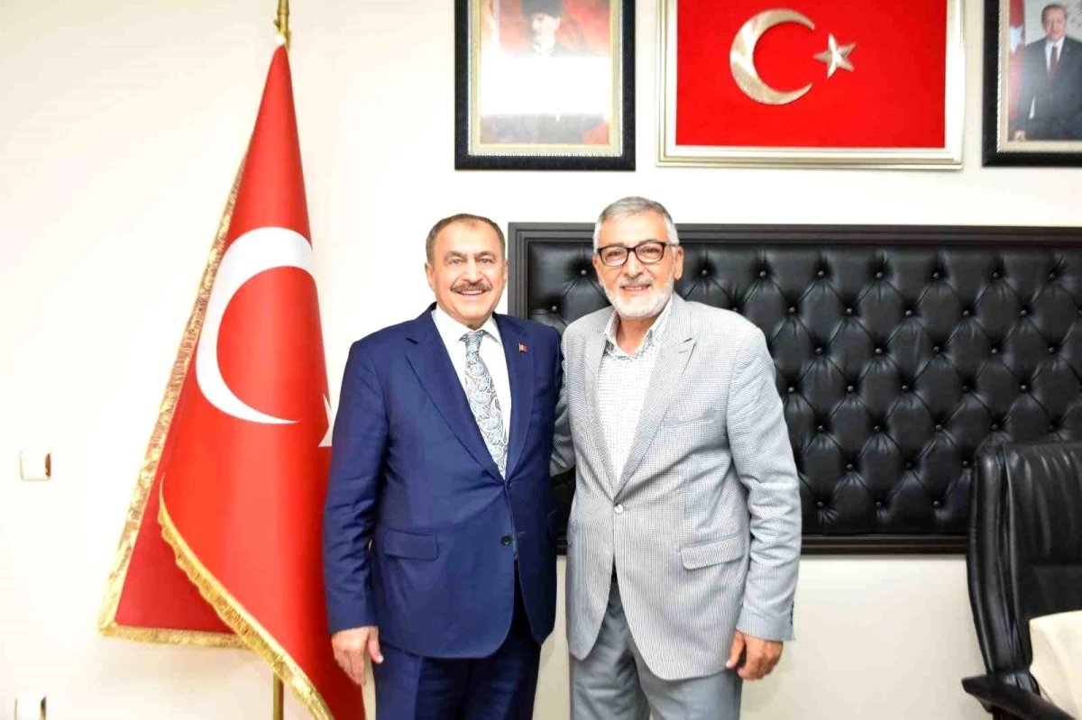 Veysel Eroğlu, İnönü Belediye Başkanı Kadir Bozkurt\'u ziyaret etti