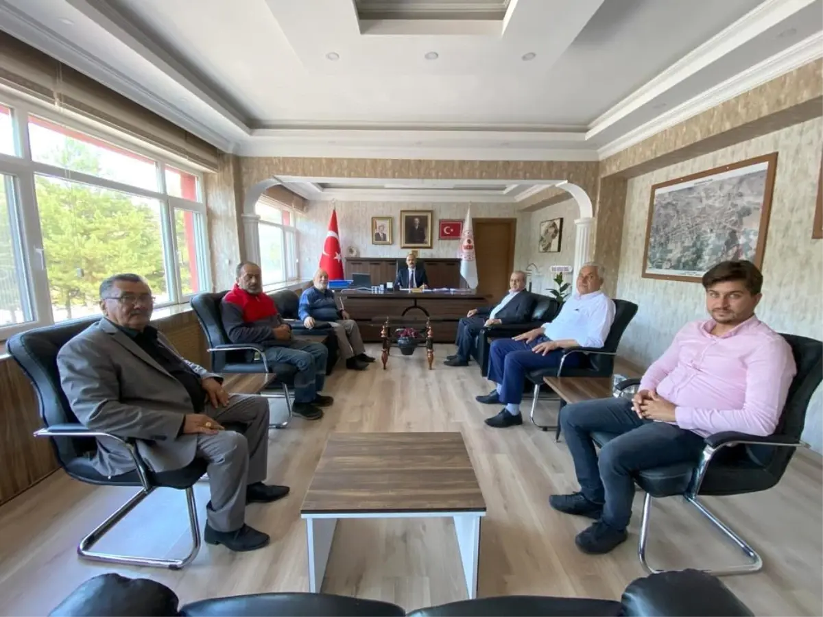 Gölpazarı Kaymakamlığı\'na atanan Alparslan Sözen\'e esnaflardan ziyaret