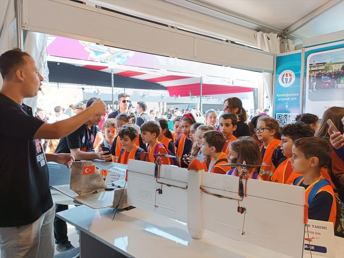 GAÜN Öğrencileri TEKNOFEST İzmir\'de Ödül Aldıkları Projeleri Sergiledi