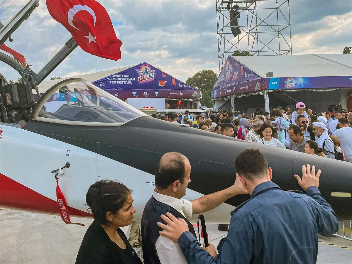 Görme Engelli Aile, TEKNOFEST İzmir\'de Milli Teknoloji Hamlesini Dokunarak Yaşadı