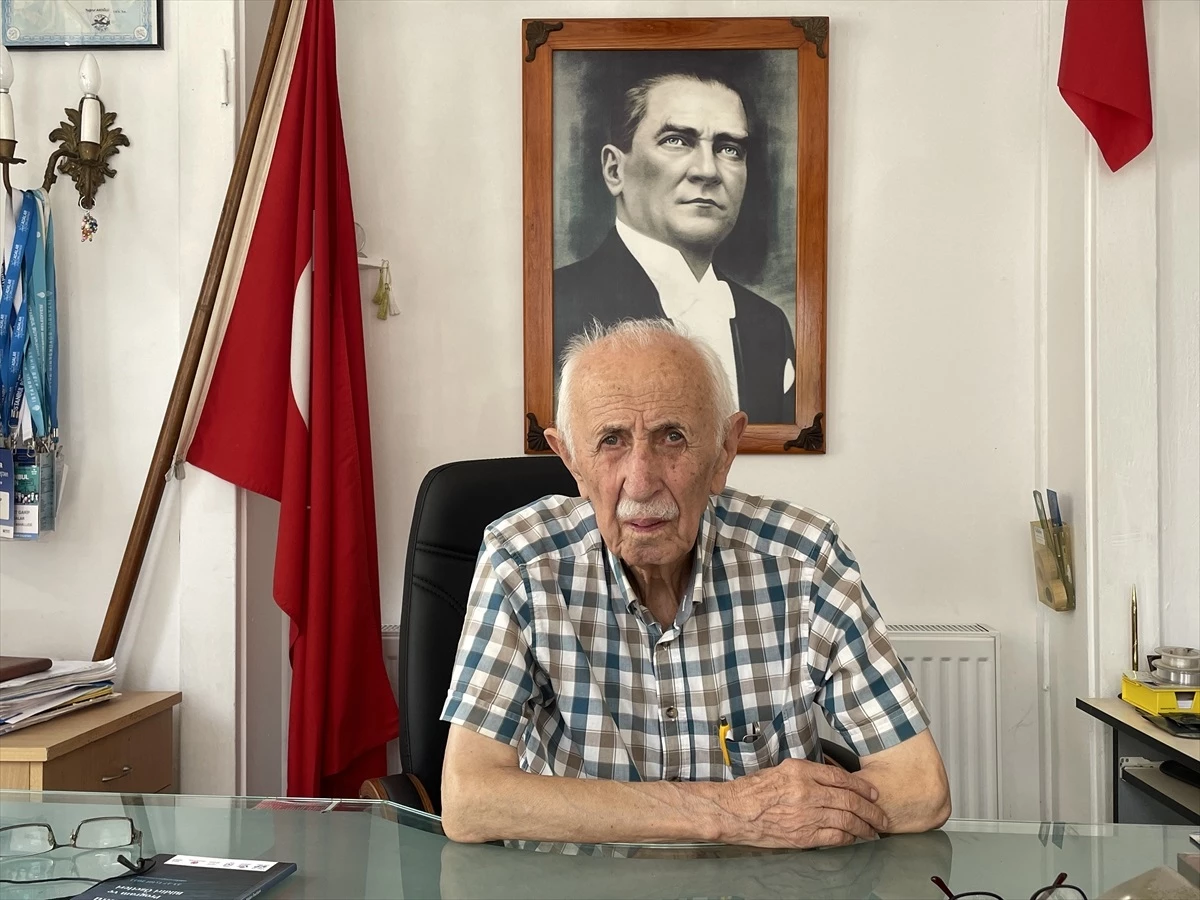 İstanbul\'un en yaşlı muhtarı görevini bırakmak istiyor
