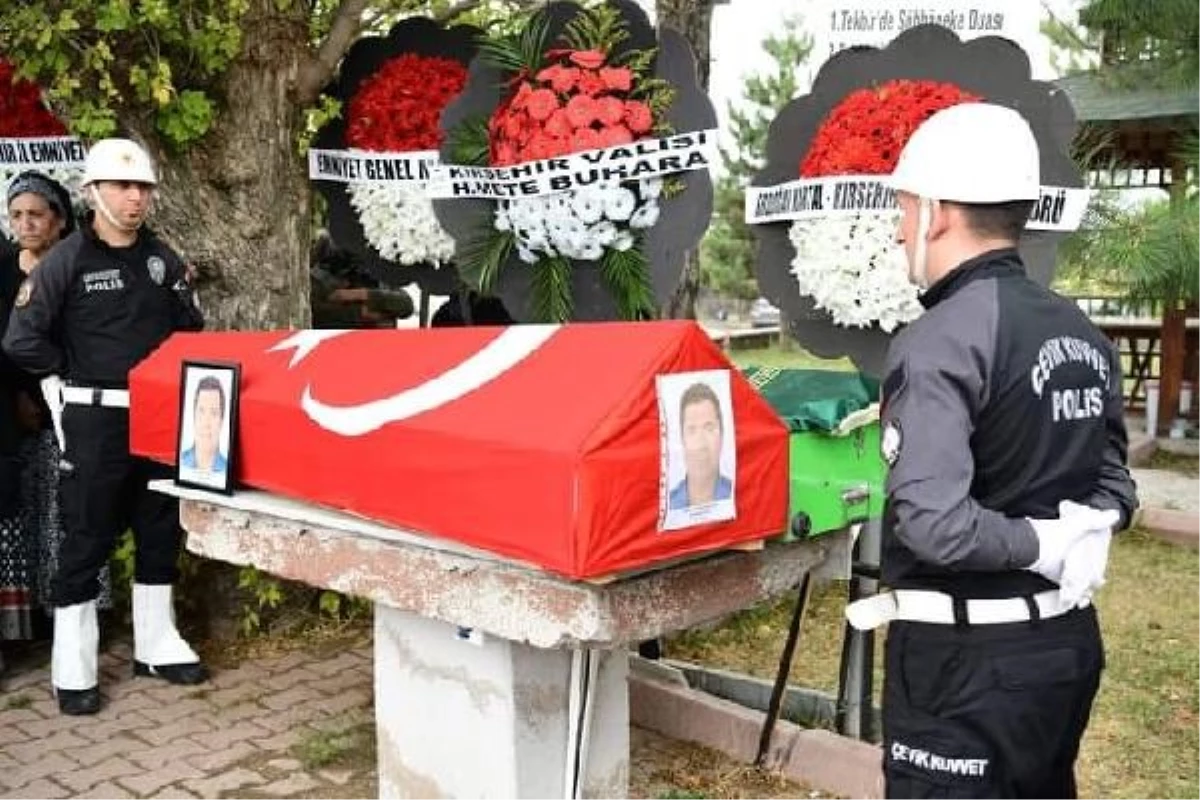 Nevşehir\'de TIR kazasında hayatını kaybeden polis memuru ve eşi toprağa verildi