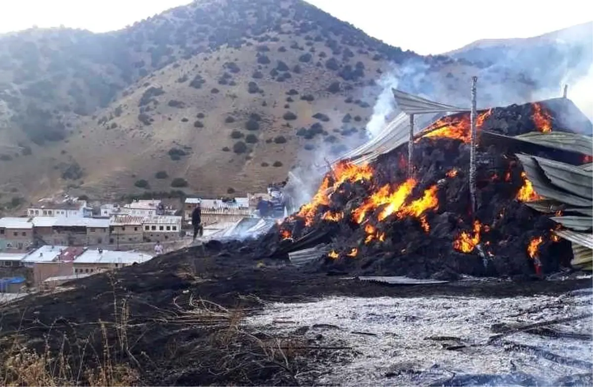 Bayburt\'un Masat köyünde çıkan yangında 600 balya ot yandı