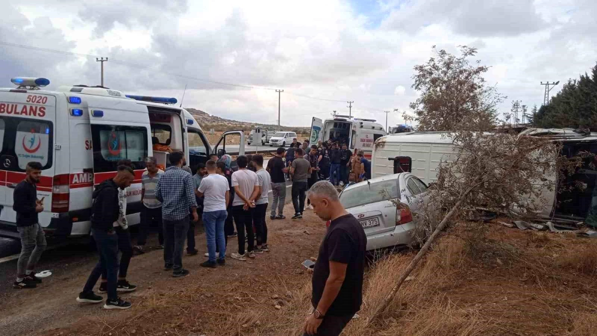 Osmaniye-Gaziantep karayolunda hatalı sollama sonucu servis aracına çarpma kazası