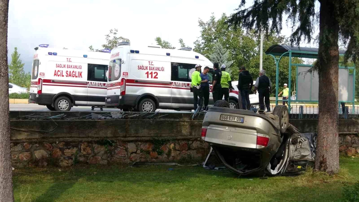 Tokat\'ta park halindeki araca çarpan otomobil cami bahçesine uçtu, 11 kişi yaralandı