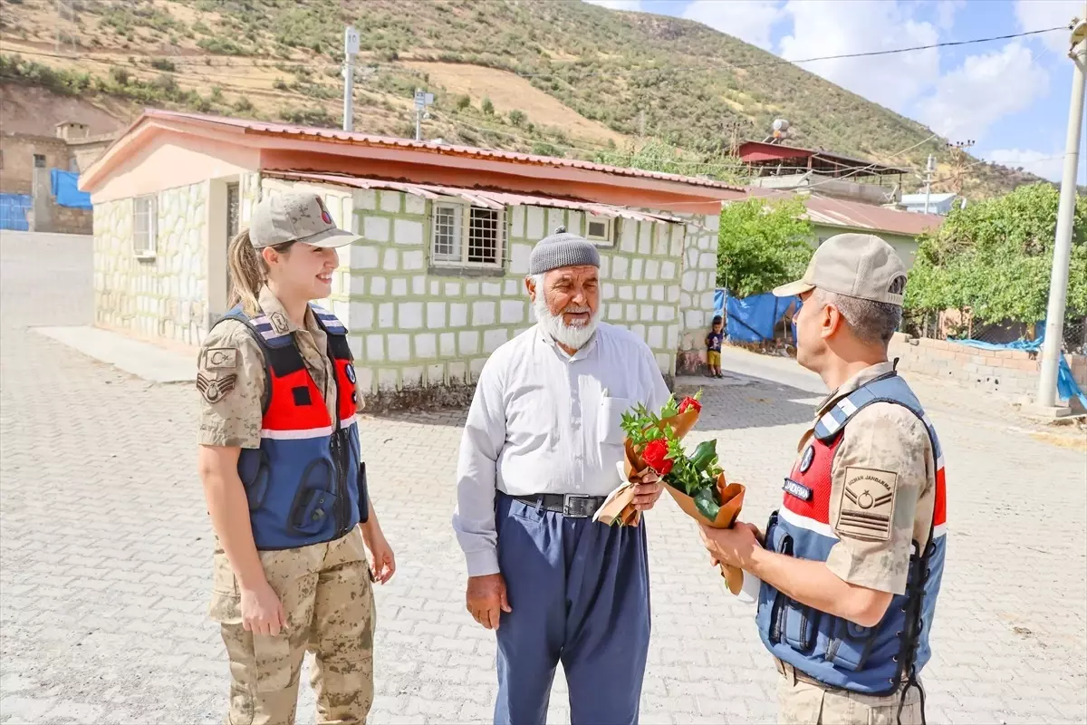 Siirt\'te jandarma ekiplerinden yaşlılara ziyaret