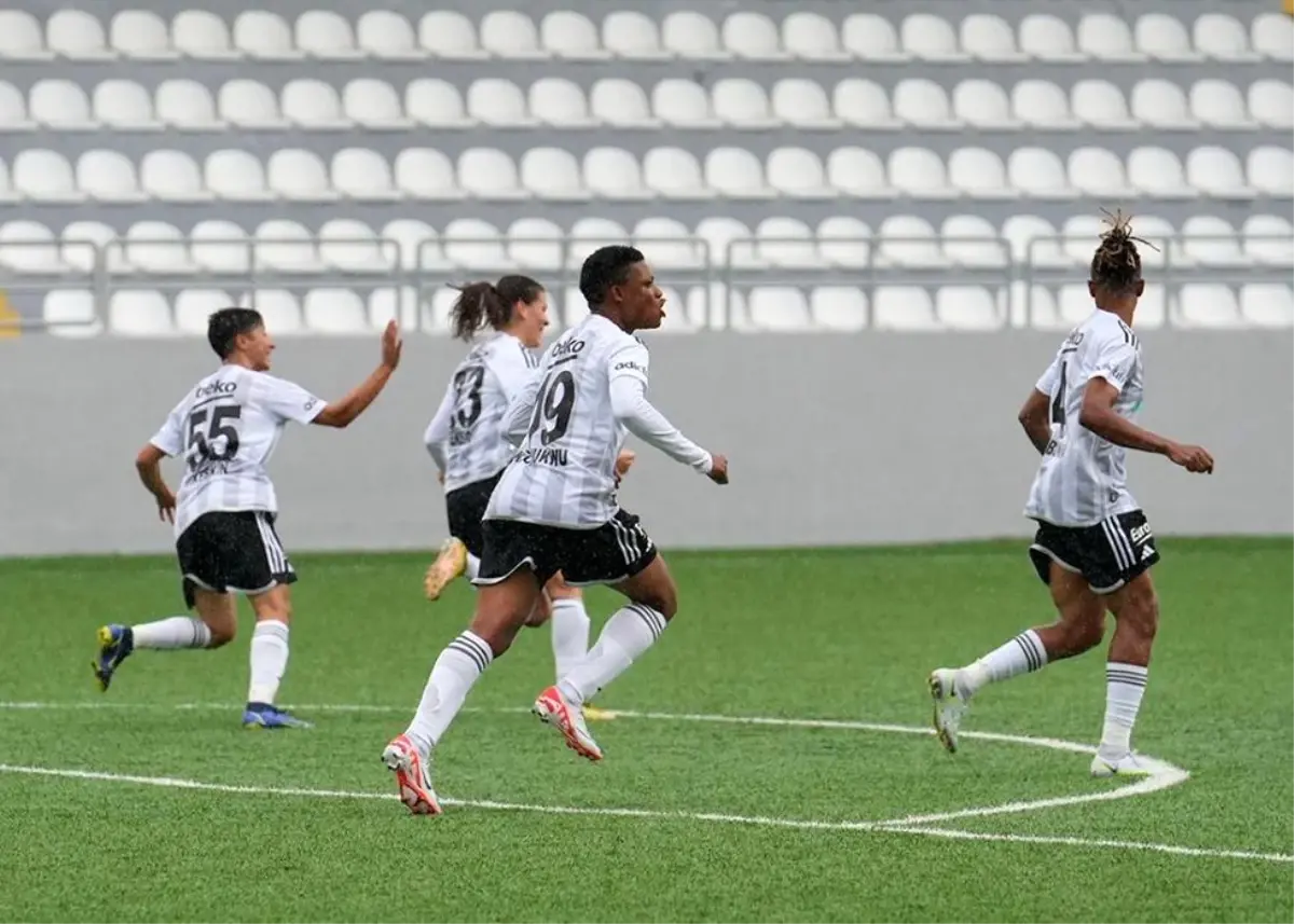 Beşiktaş, Galatasaray\'ı 2-0 mağlup etti