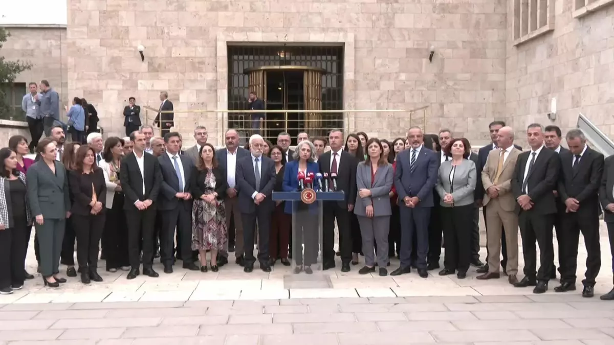 Yeşil Sol Parti Sözcüsü Uçar: "Yapılmak İstenilen Bu Anayasa Gerçekten Kim veya Kimler İçin Yapılıyor? Anayasayı Tanımayan Bir İktidar Var"