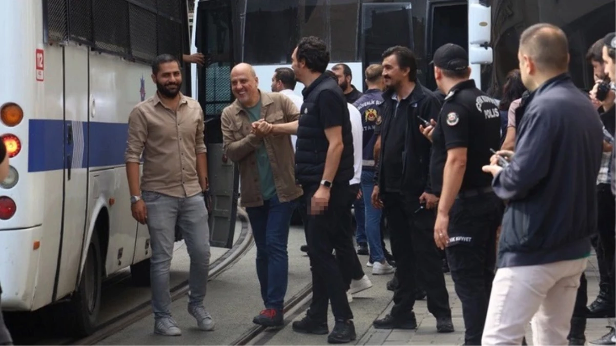 Ahmet Şık\'ın polis amirleriyle sarmaş dolaş fotoğrafları HDP\'li ismi rahatsız etti
