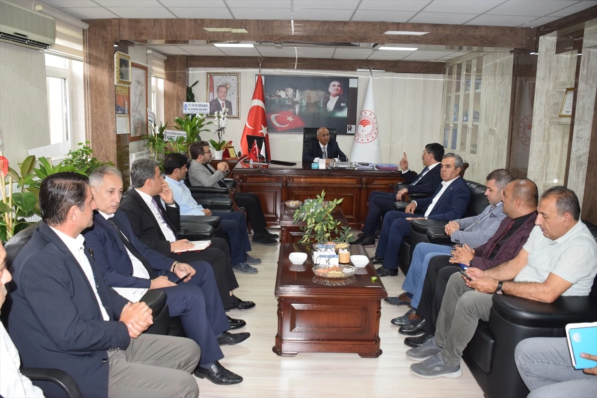 AK Parti Batman Milletvekili Ferhat Nasıroğlu, Tarım ve Orman İl Müdürlüğü ile İl Milli Eğitim Müdürlüğünü ziyaret etti