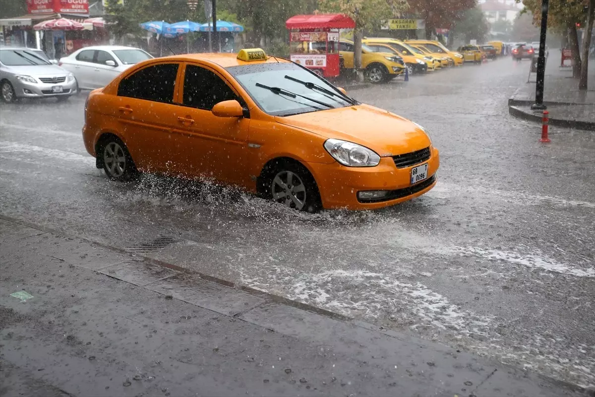 Aksaray\'da sağanak etkili oldu