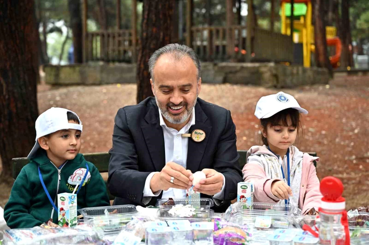 Bursa Büyükşehir Belediyesi Ana Kucakları, Dünya Çocuk Günü\'nde doğayı keşfetti